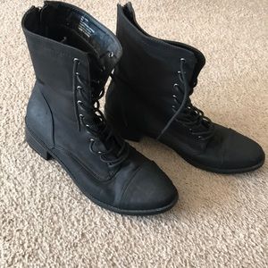 Combat boots